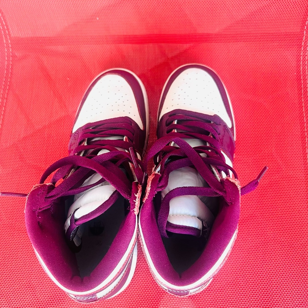 Nike boys athletic sneakers youth size 7 white/Maroon Like new. Worn twice only.